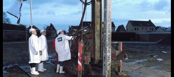 Eerste paal woningbouw Zwartsluis dec 2014